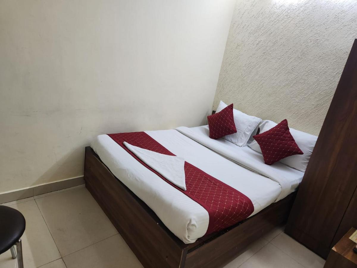 Hotel Cozy Cave Нью-Делі Екстер'єр фото